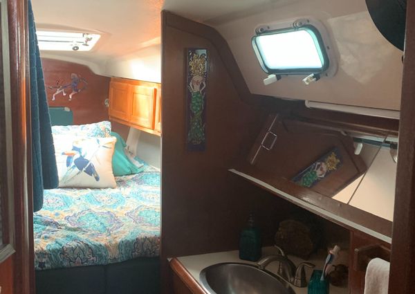 1983 54′ Hunter 54