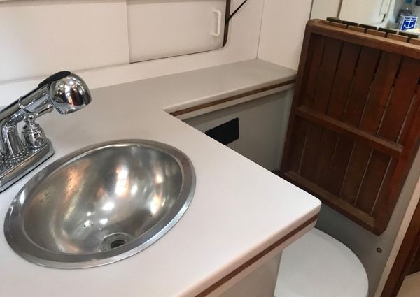 1987 37′ Hunter 37.5