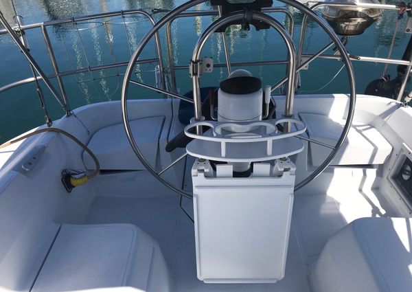 1987 37′ Hunter 37.5