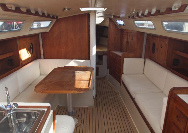 1981 38′ Catalina 38