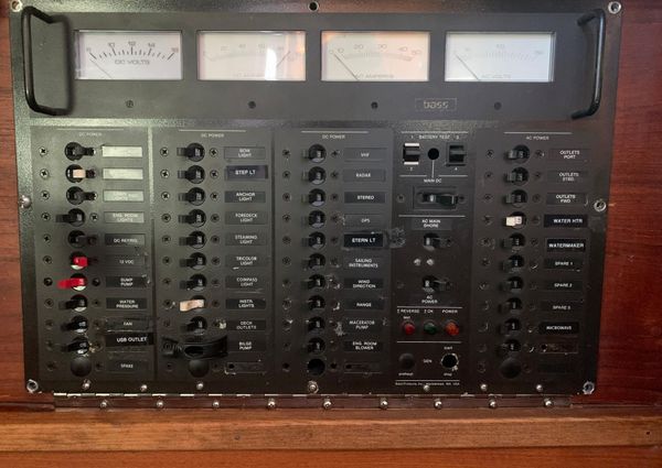 1983 54′ Hunter 54