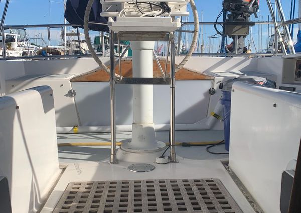 1983 54′ Hunter 54