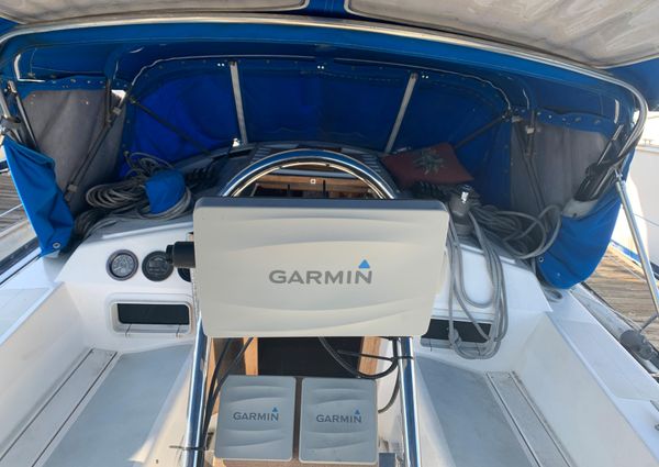 1983 54′ Hunter 54