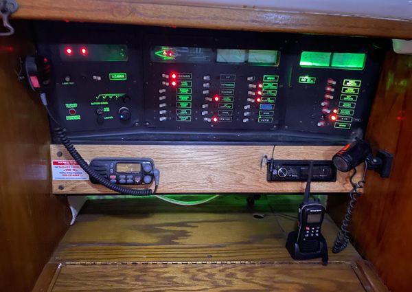 1987 37′ Hunter 37.5