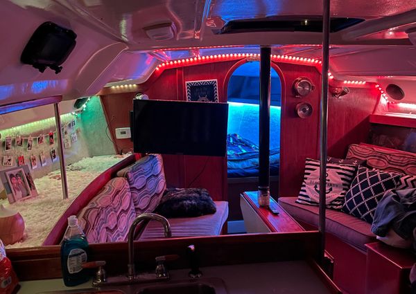 1987 37′ Hunter 37.5