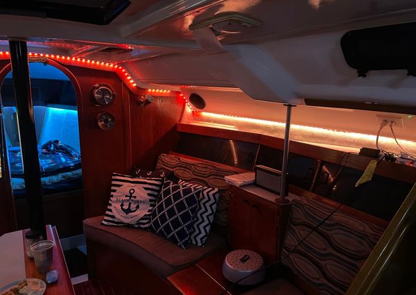 1987 37′ Hunter 37.5