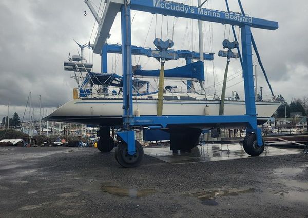 1983 54′ Hunter 54