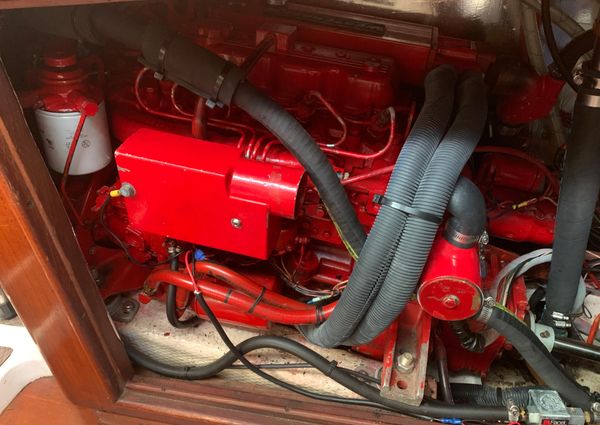 1983 54′ Hunter 54