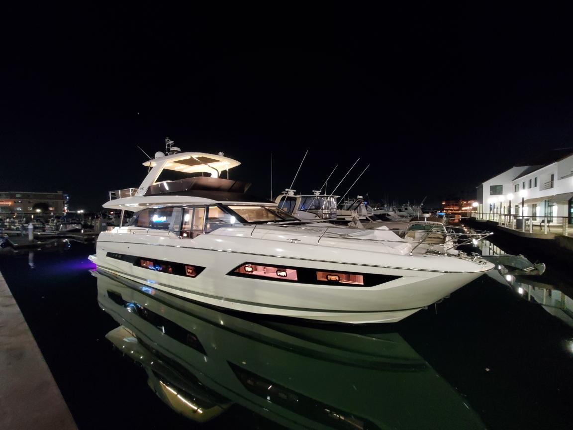 2021 69′ Prestige Flybridge