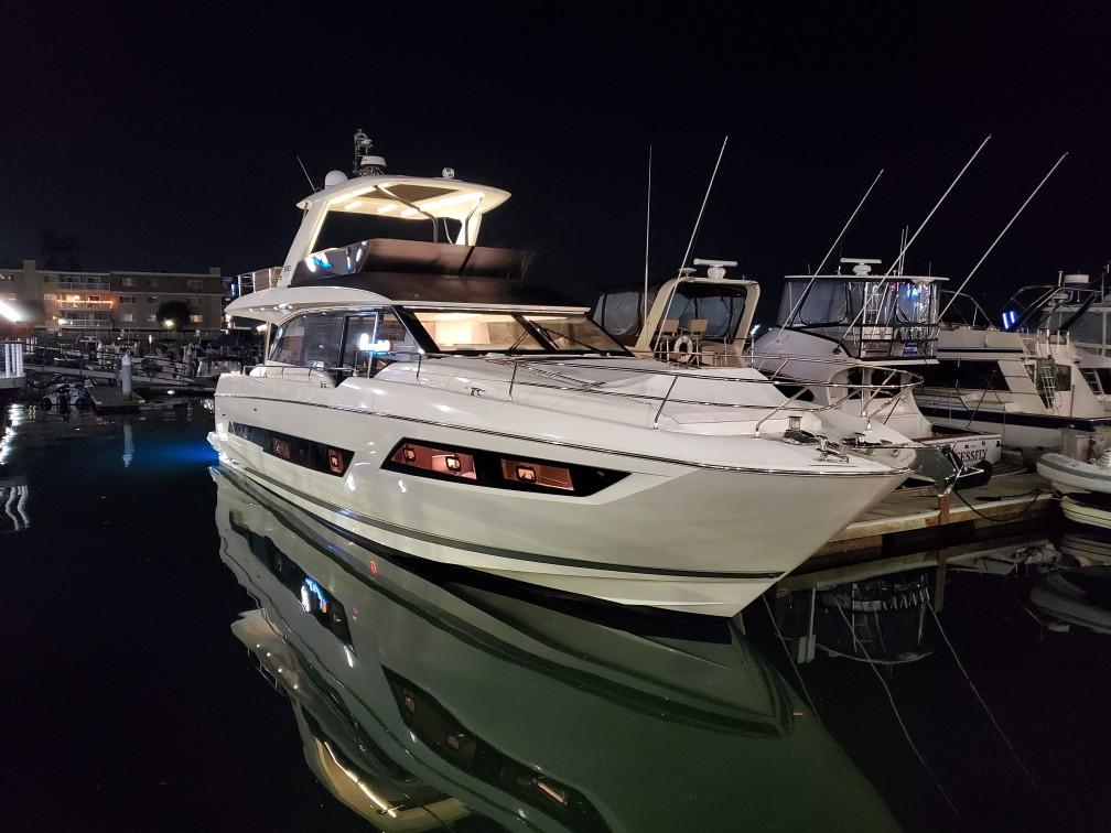 2021 69′ Prestige Flybridge