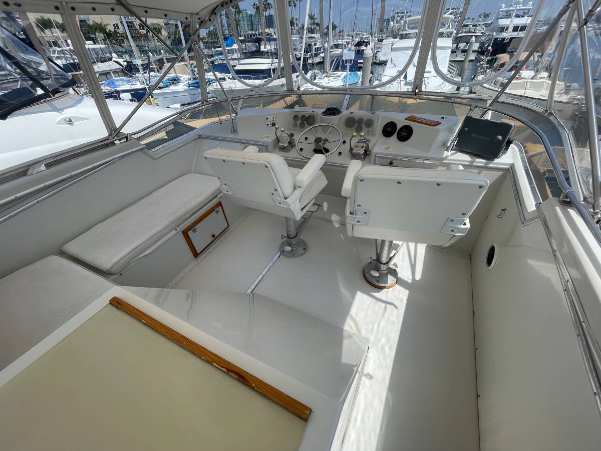 1982 42′ Uniflite Aft cabin