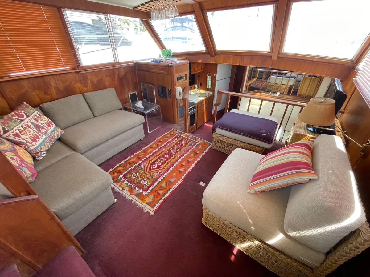 1982 42′ Uniflite Aft cabin