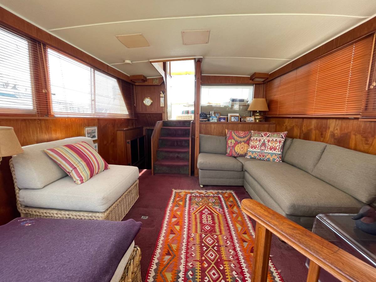 1982 42′ Uniflite Aft cabin