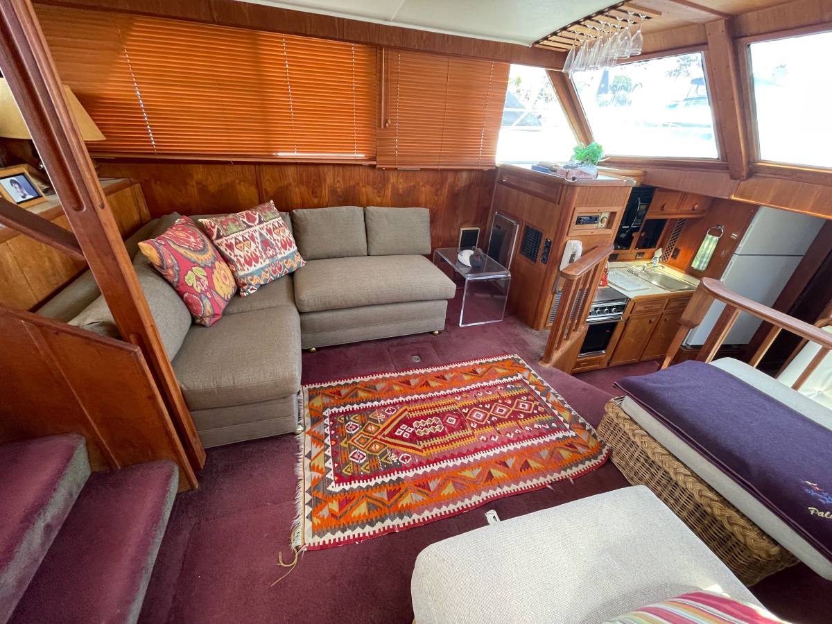 1982 42′ Uniflite Aft cabin