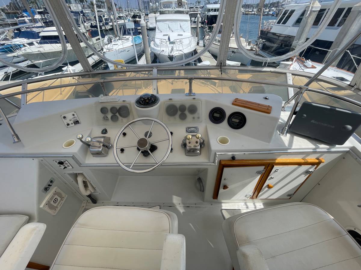 1982 42′ Uniflite Aft cabin