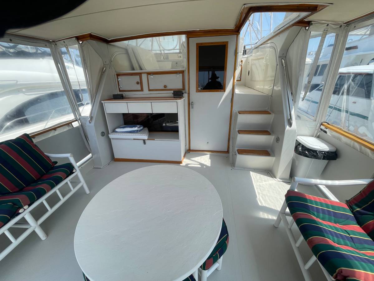 1982 42′ Uniflite Aft cabin