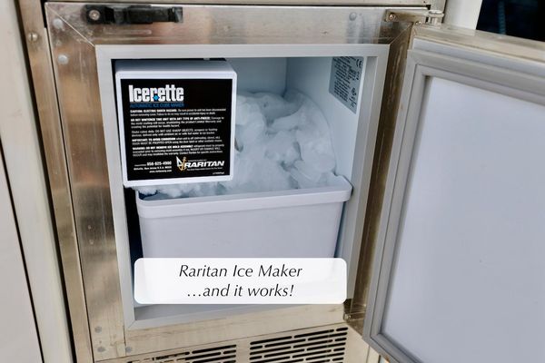 1998 40′ Carver 400 Cockpit Motor Yacht