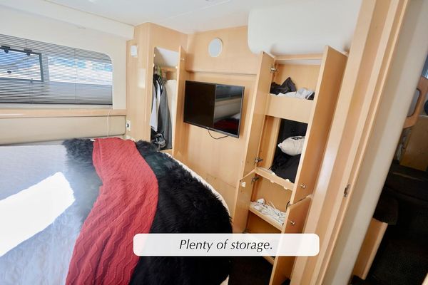 1998 40′ Carver 400 Cockpit Motor Yacht