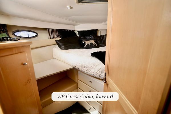 1998 40′ Carver 400 Cockpit Motor Yacht