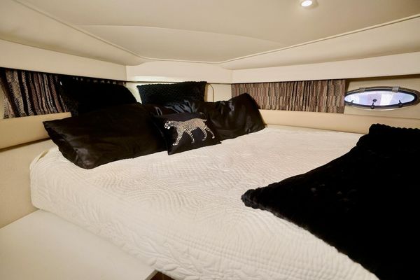 1998 40′ Carver 400 Cockpit Motor Yacht