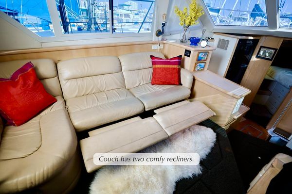 1998 40′ Carver 400 Cockpit Motor Yacht