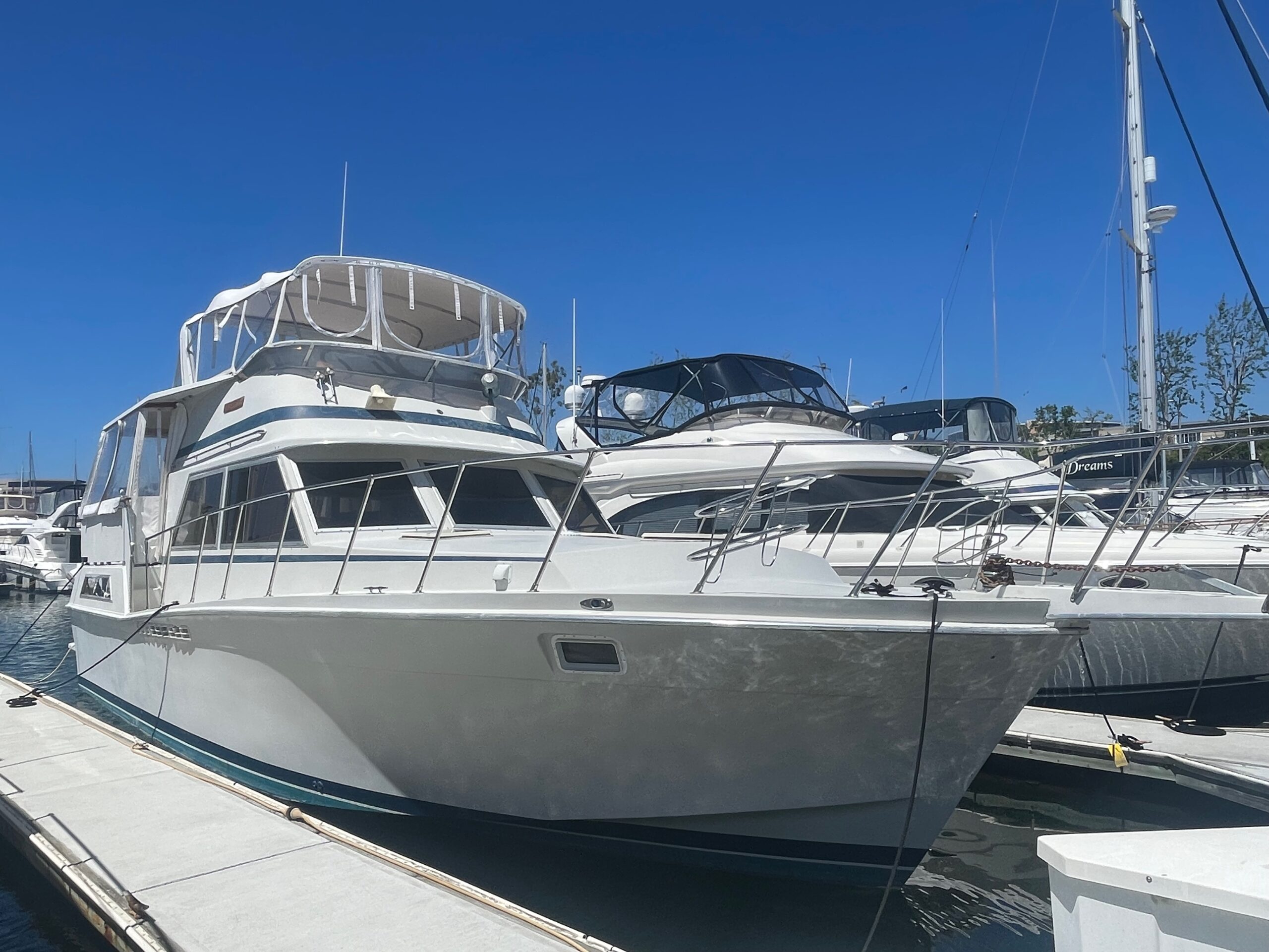 1982 42′ Uniflite Aft cabin