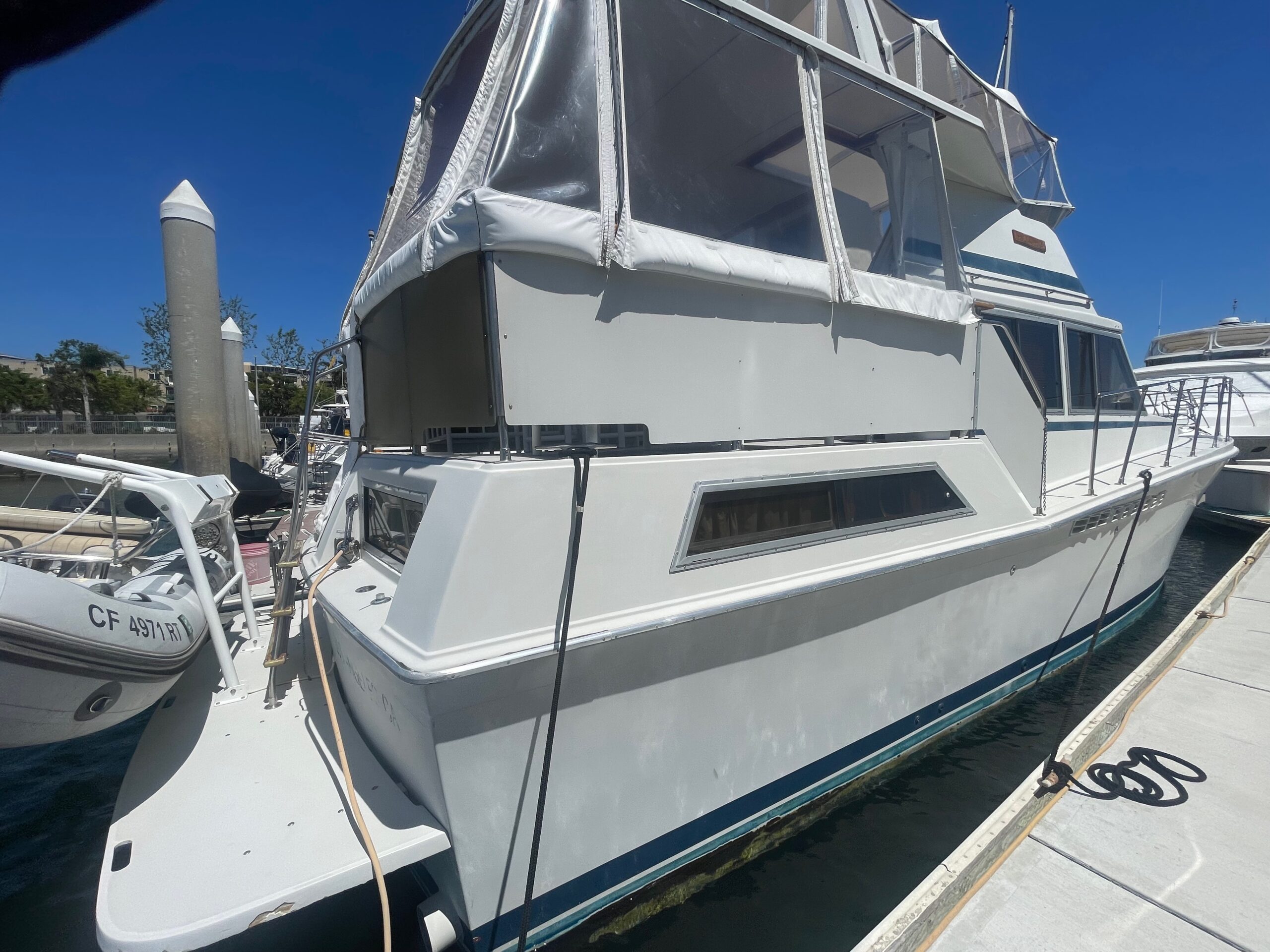 1982 42′ Uniflite Aft cabin