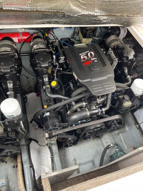 2004 31′ Sundancer 280