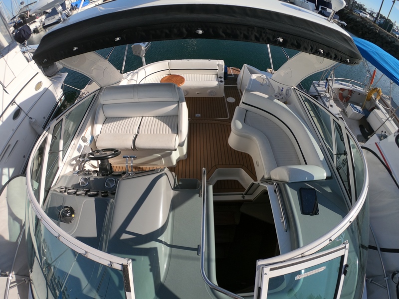2005 34′ Cruisers Yachts 3470 Express “Grand Cru”