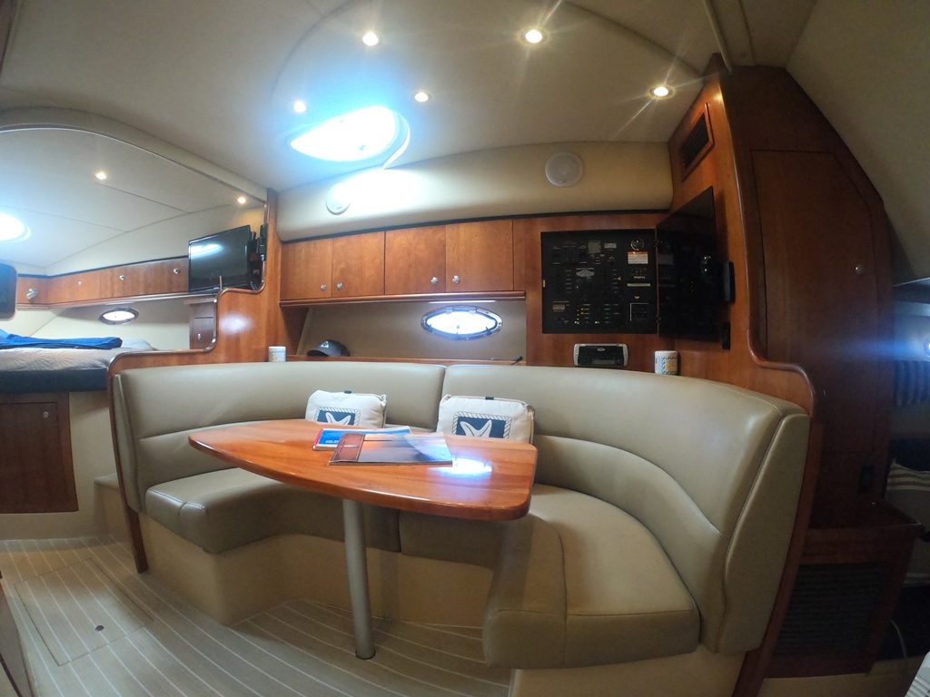 2005 34′ Cruisers Yachts 3470 Express “Grand Cru”