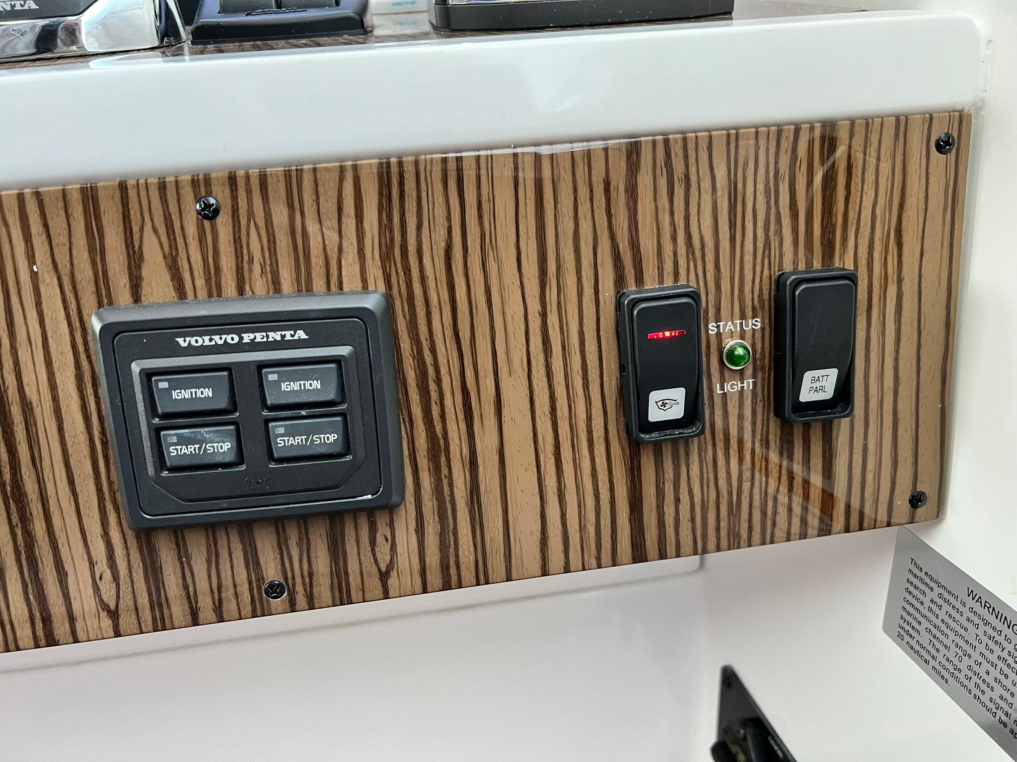 2015 41′ Cruisers Yachts 41 Cantius