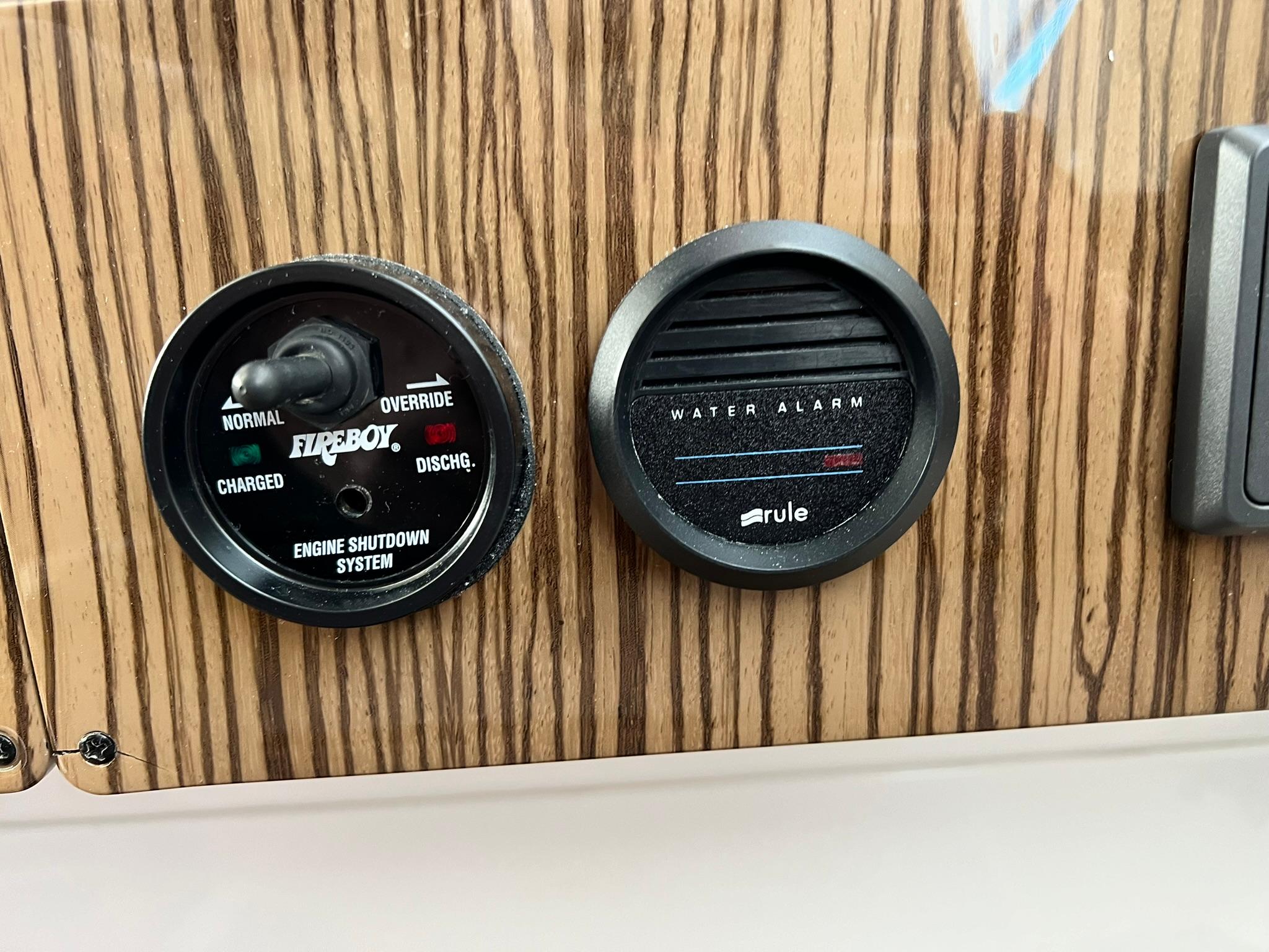 2015 41′ Cruisers Yachts 41 Cantius