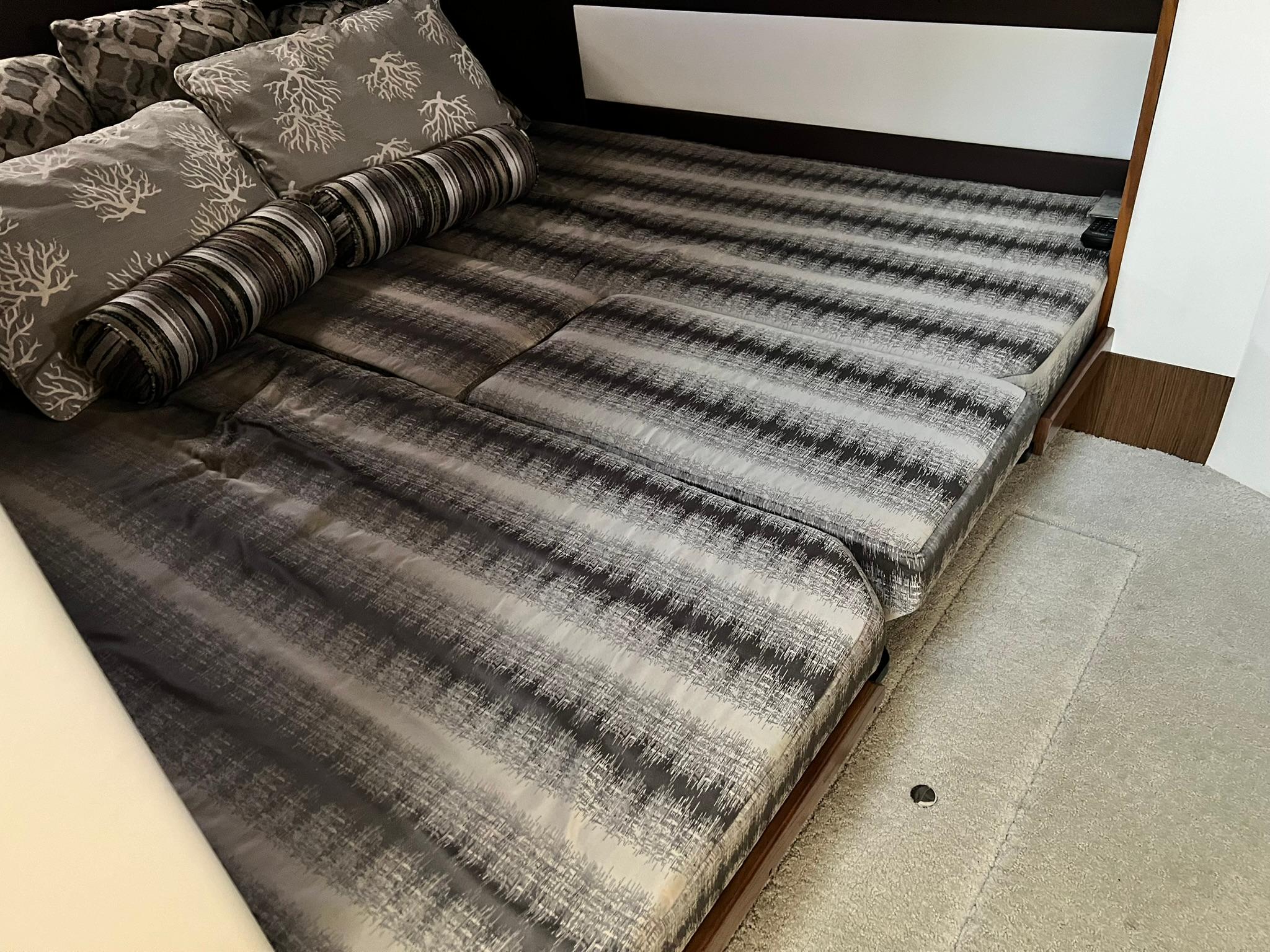 2015 41′ Cruisers Yachts 41 Cantius