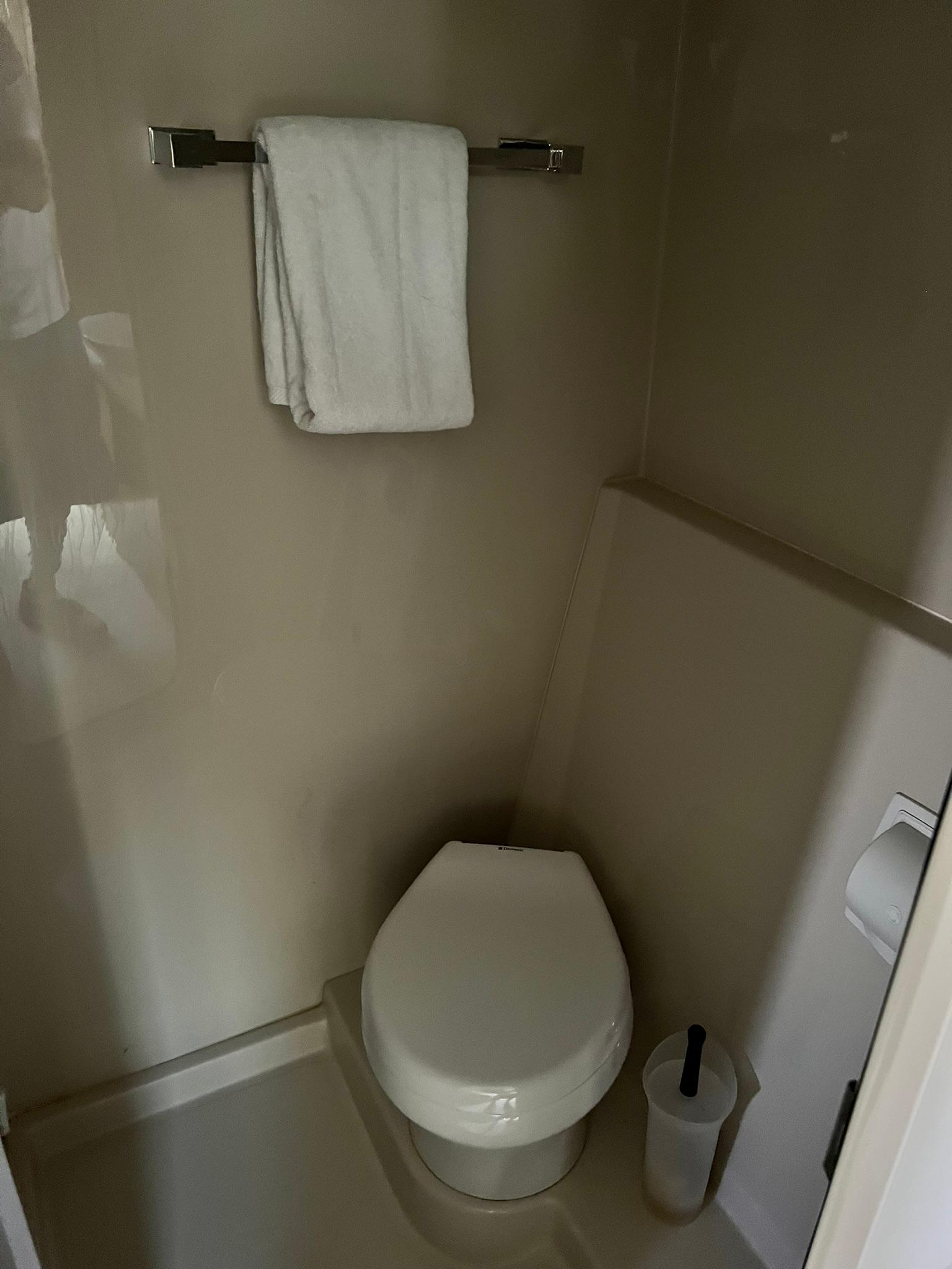 2015 41′ Cruisers Yachts 41 Cantius