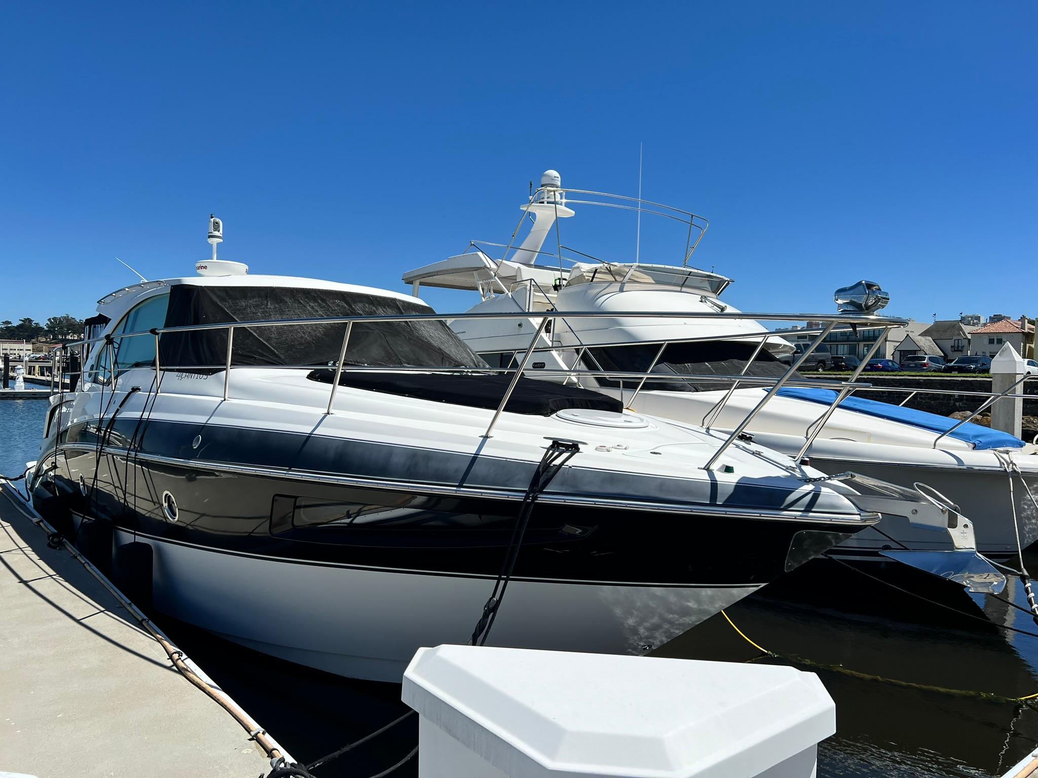 2015 41′ Cruisers Yachts 41 Cantius