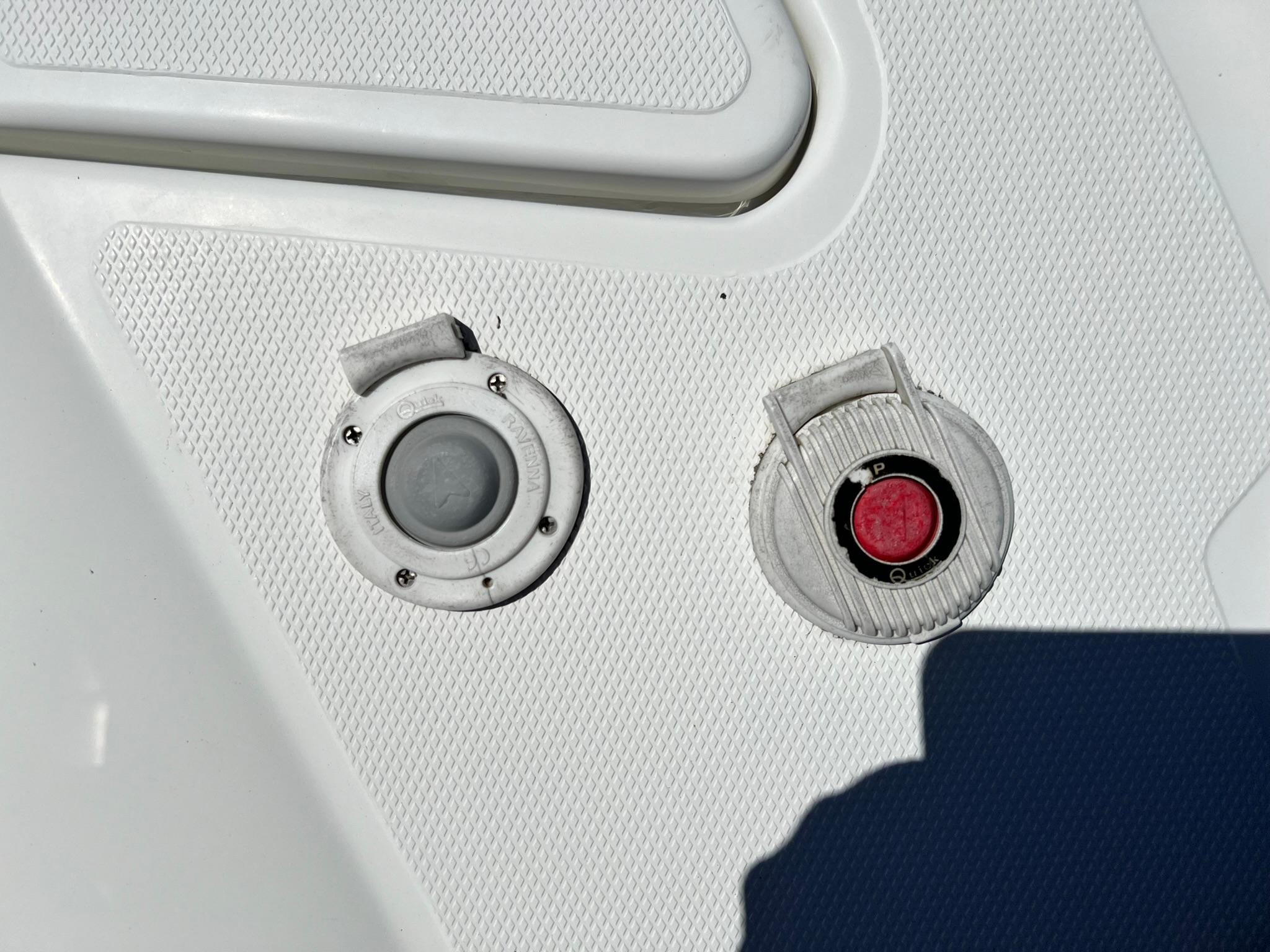 2015 41′ Cruisers Yachts 41 Cantius