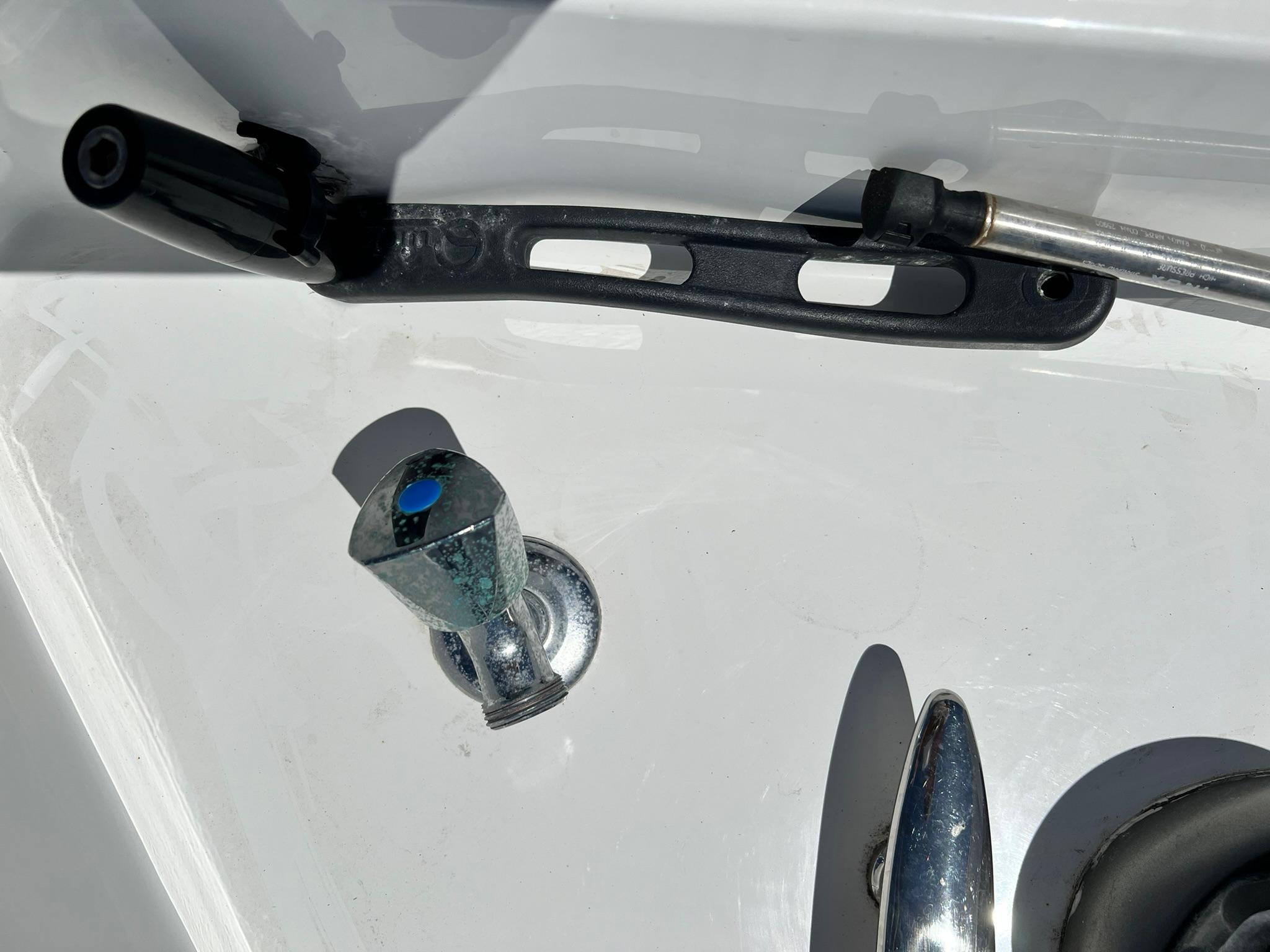 2015 41′ Cruisers Yachts 41 Cantius