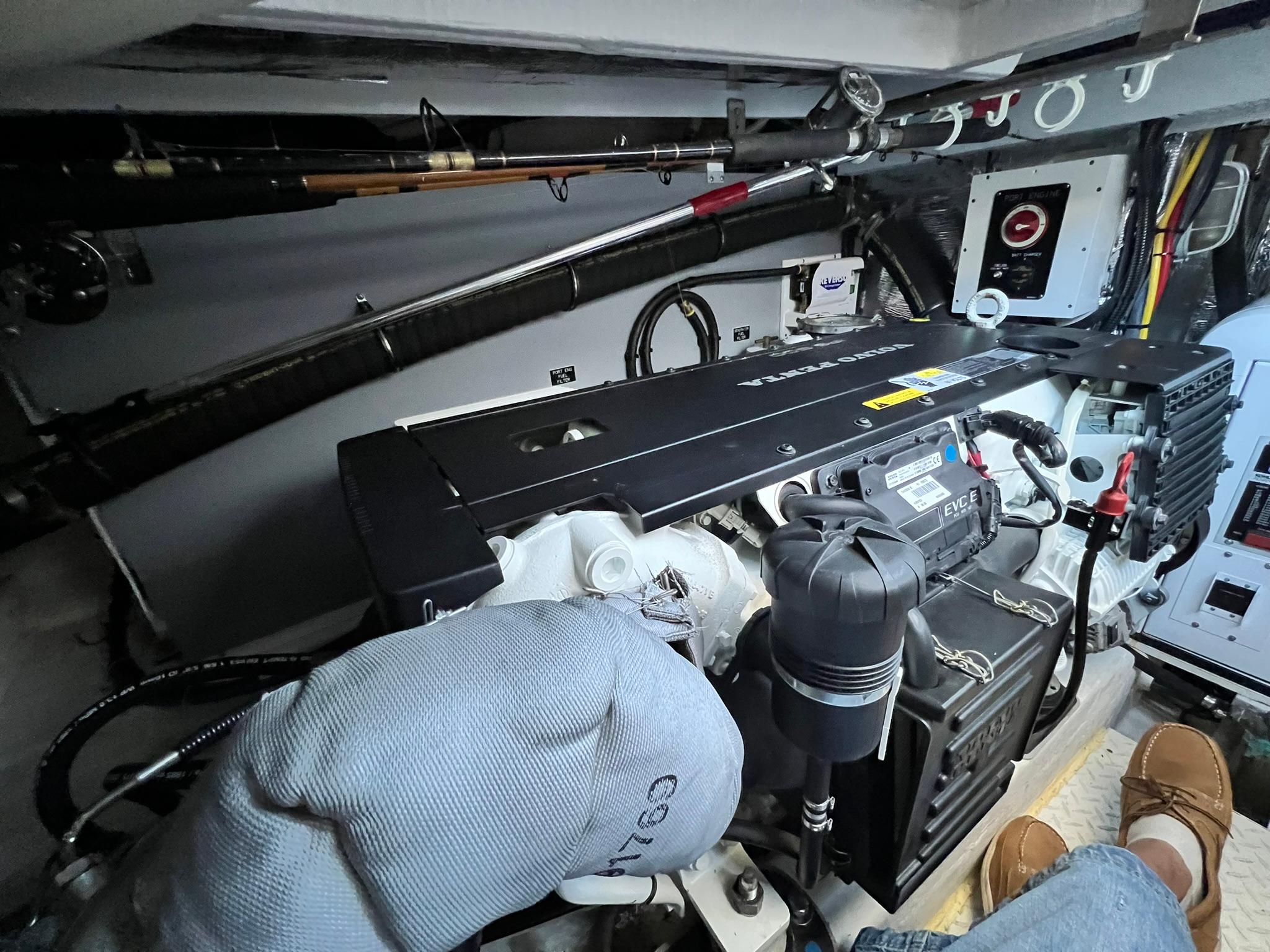 2015 41′ Cruisers Yachts 41 Cantius