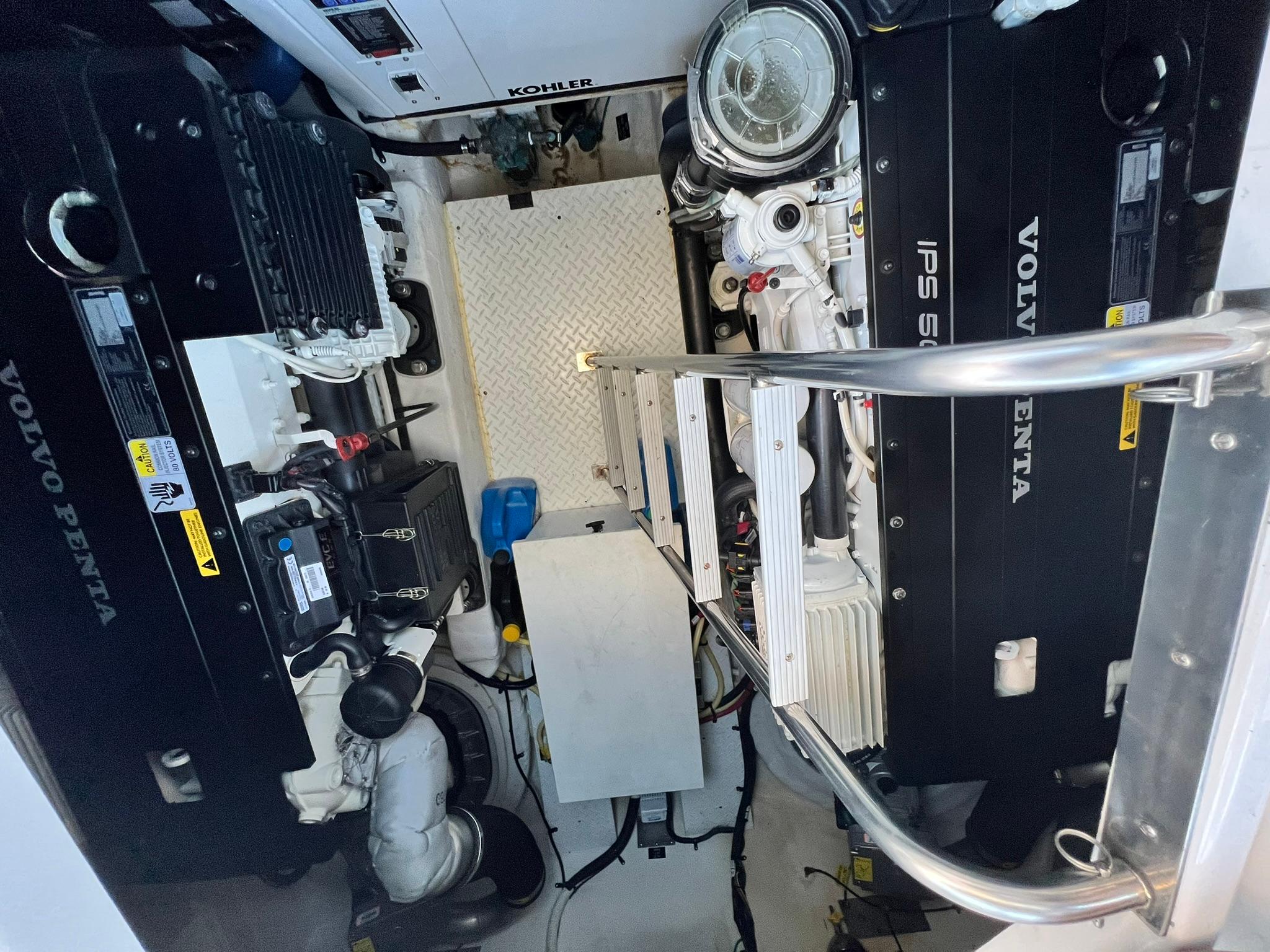 2015 41′ Cruisers Yachts 41 Cantius