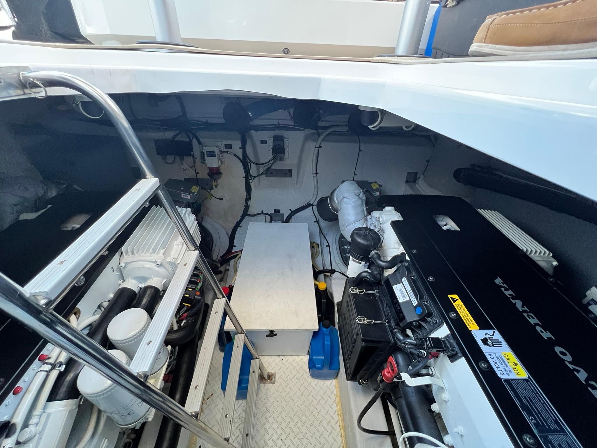 2015 41′ Cruisers Yachts 41 Cantius