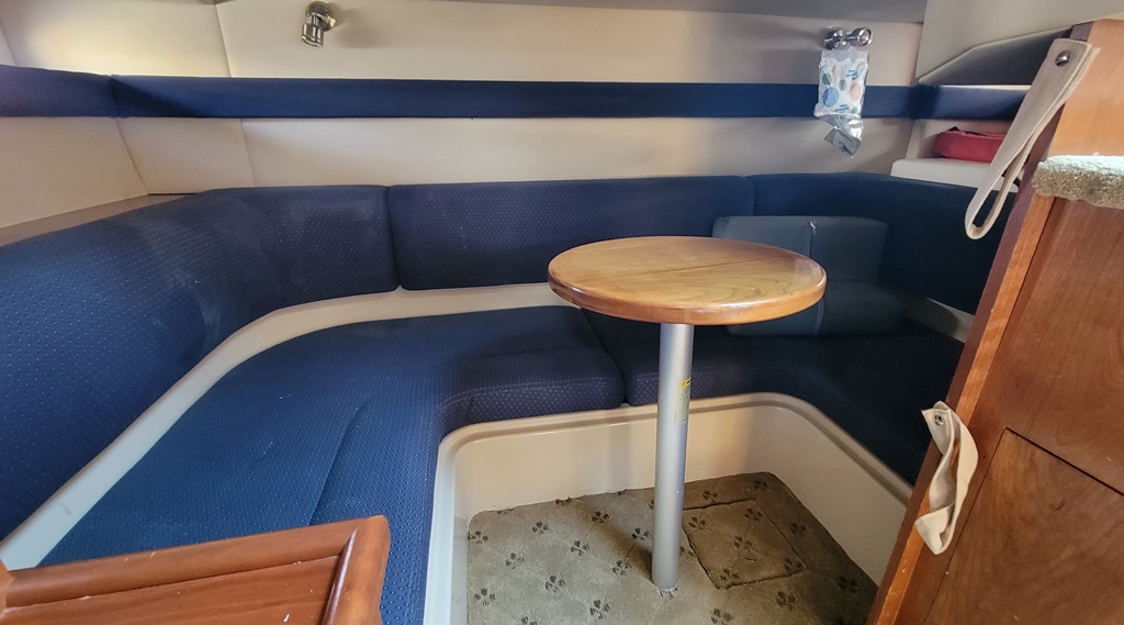 2005 34′ Cruisers Yachts 3470 Express “Grand Cru”