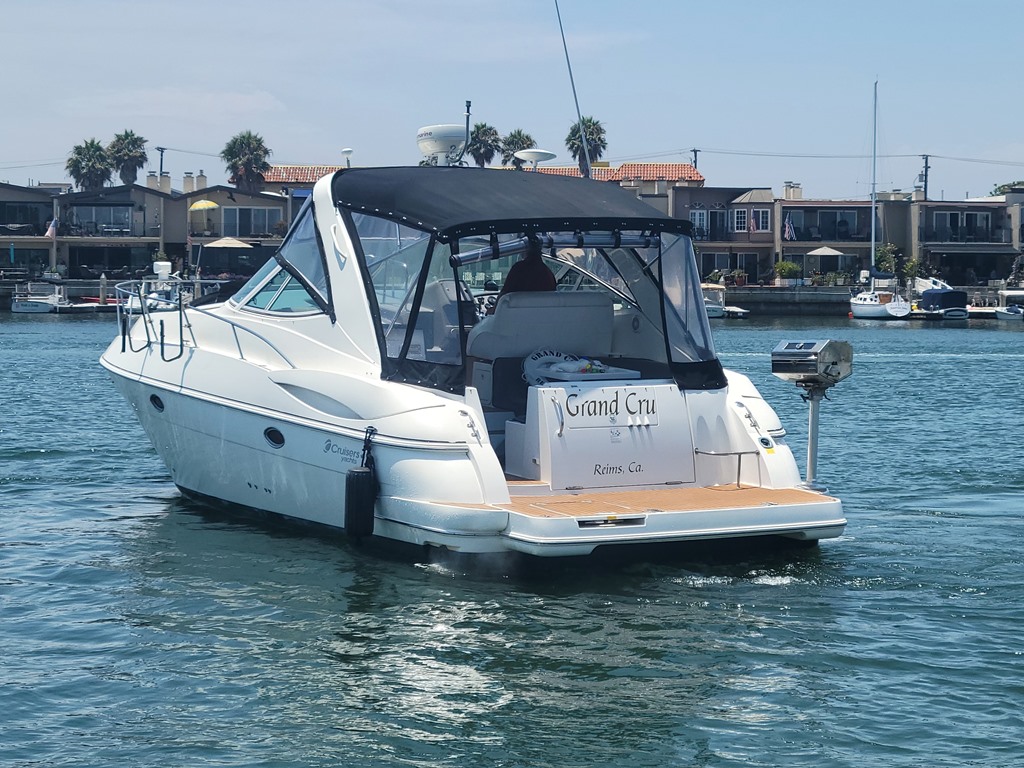 2005 34′ Cruisers Yachts 3470 Express “Grand Cru”