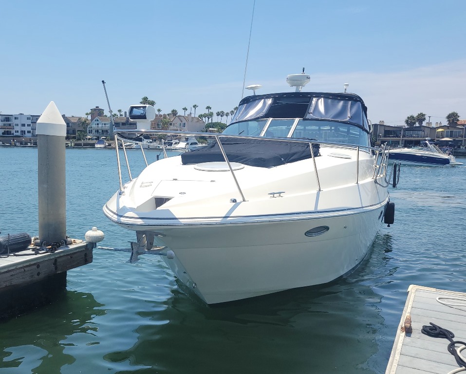 2005 34′ Cruisers Yachts 3470 Express “Grand Cru”