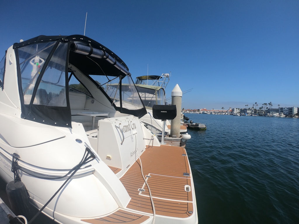 2005 34′ Cruisers Yachts 3470 Express “Grand Cru”