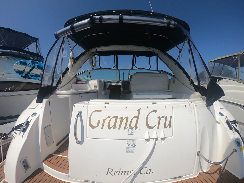 2005 34′ Cruisers Yachts 3470 Express “Grand Cru”