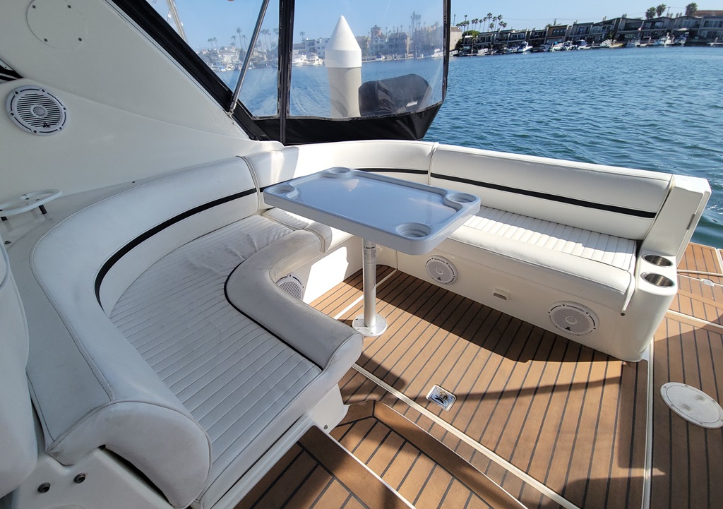 2005 34′ Cruisers Yachts 3470 Express “Grand Cru”