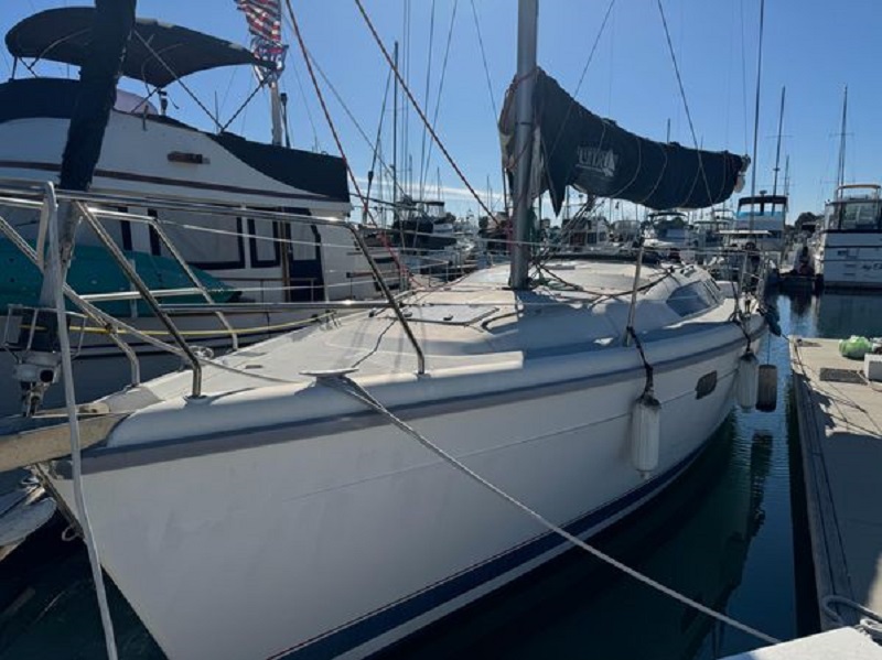 1996 37′ Hunter 376