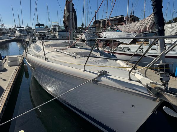 1996 37′ Hunter 376