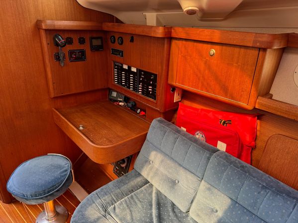 1996 37′ Hunter 376