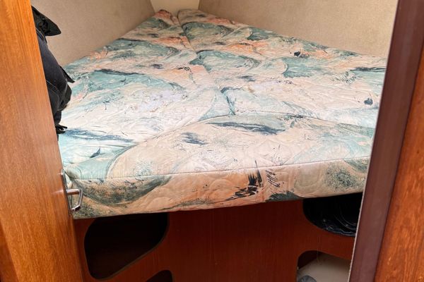 1996 37′ Hunter 376